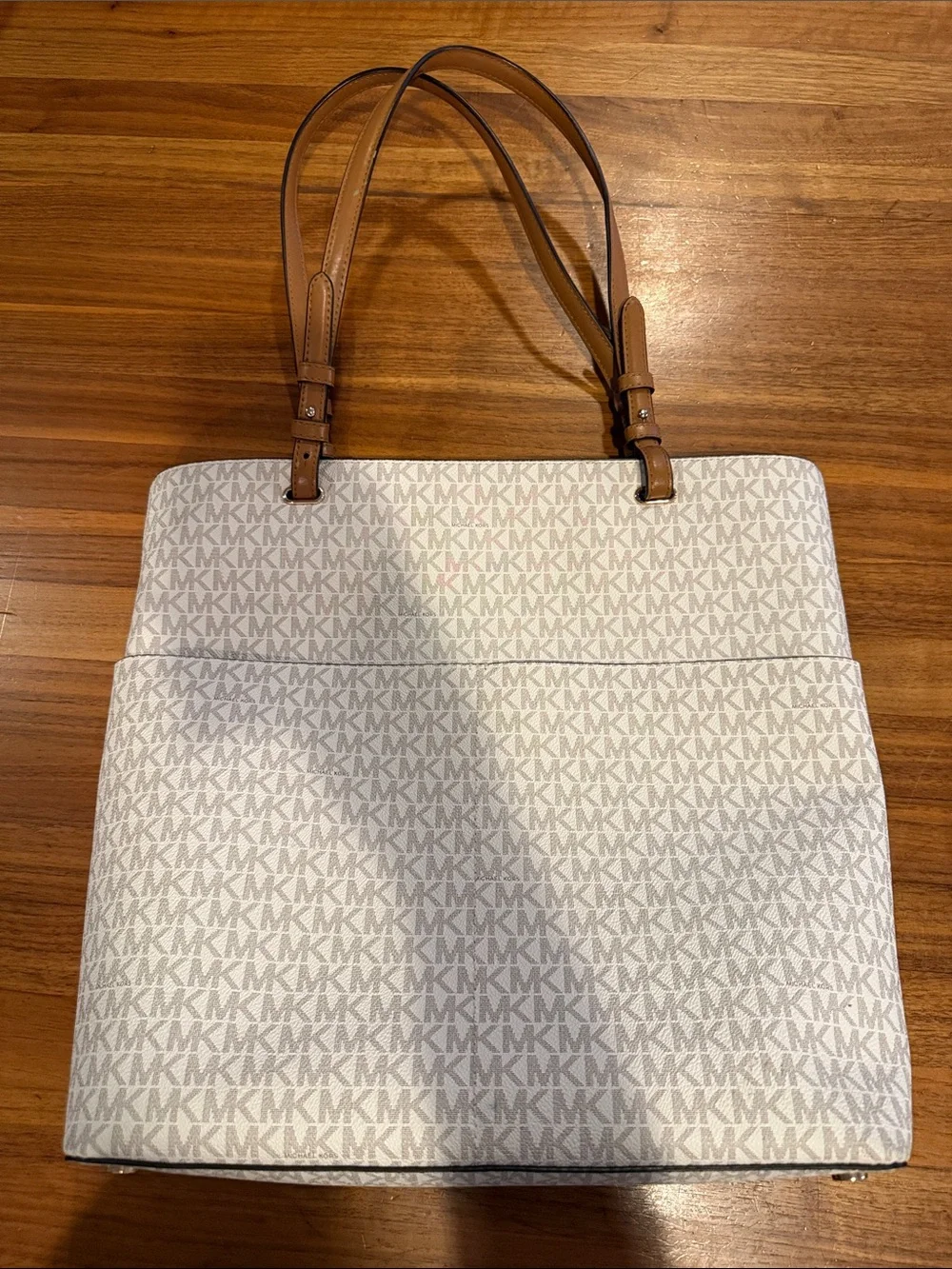 Michael Kors measures 14x16